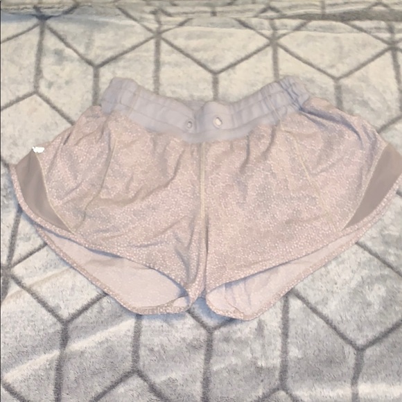 lululemon athletica Pants - Lululemon Hotty Hot 2.5”